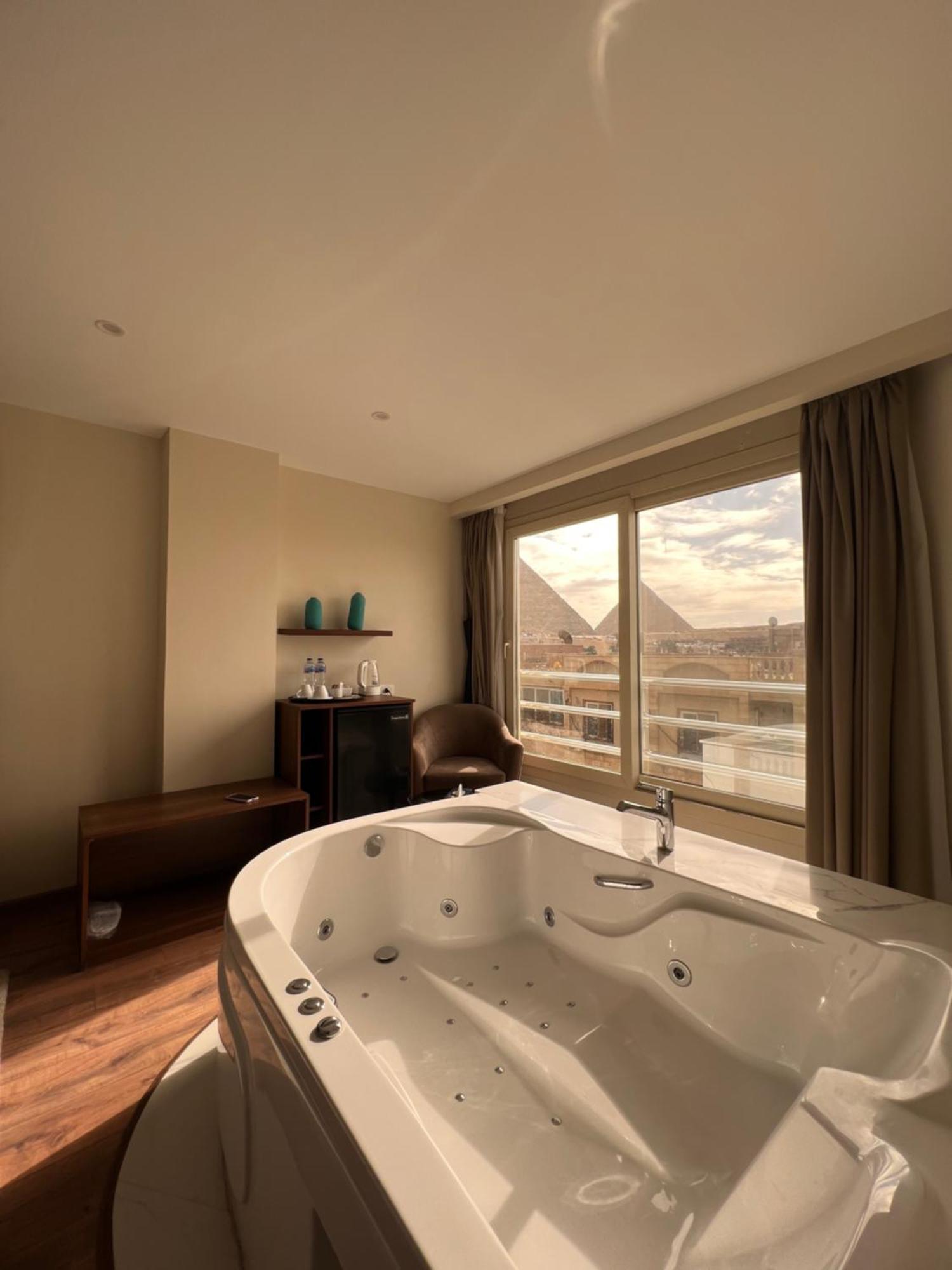 The Home Boutique Hotel Pyramids Inn Kafrat al Jabal Bagian luar foto