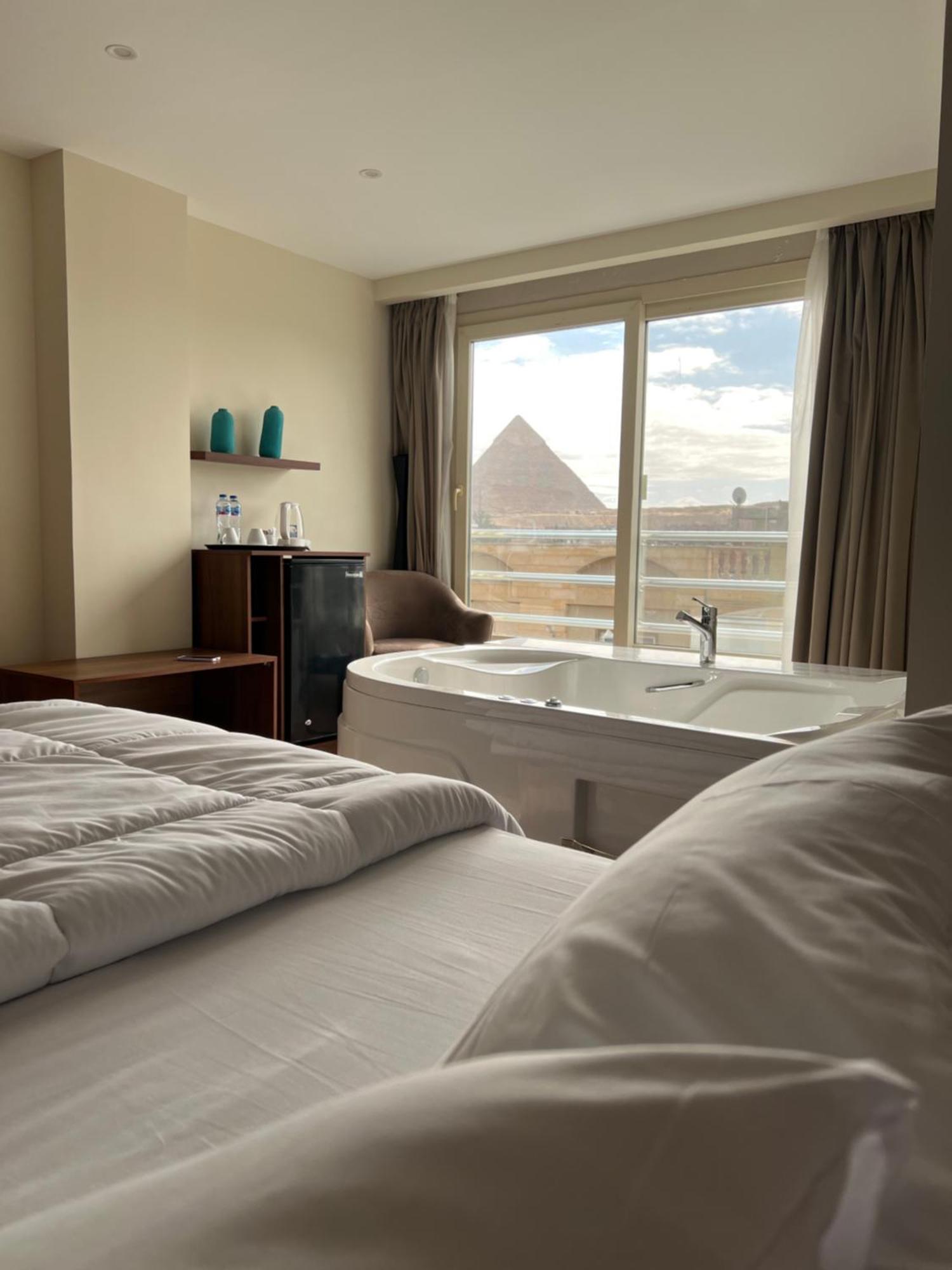 The Home Boutique Hotel Pyramids Inn Kafrat al Jabal Bagian luar foto