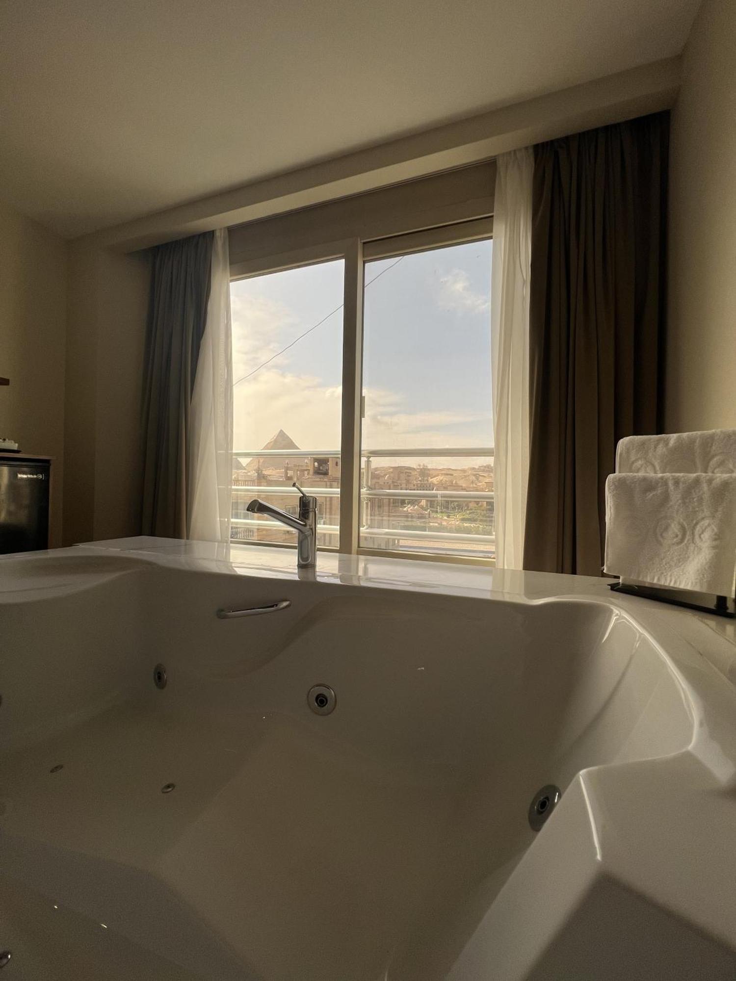 The Home Boutique Hotel Pyramids Inn Kafrat al Jabal Bagian luar foto