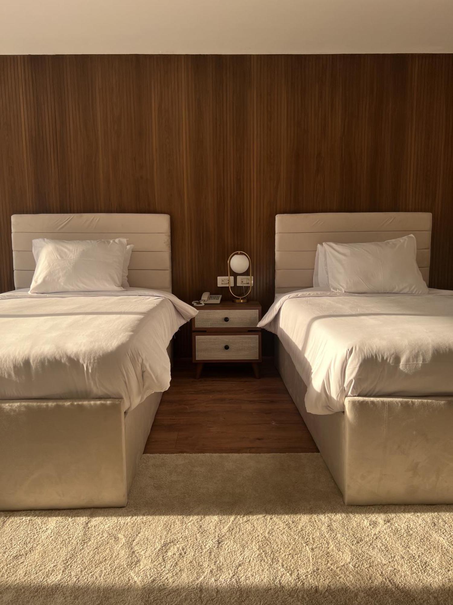 The Home Boutique Hotel Pyramids Inn Kafrat al Jabal Bagian luar foto