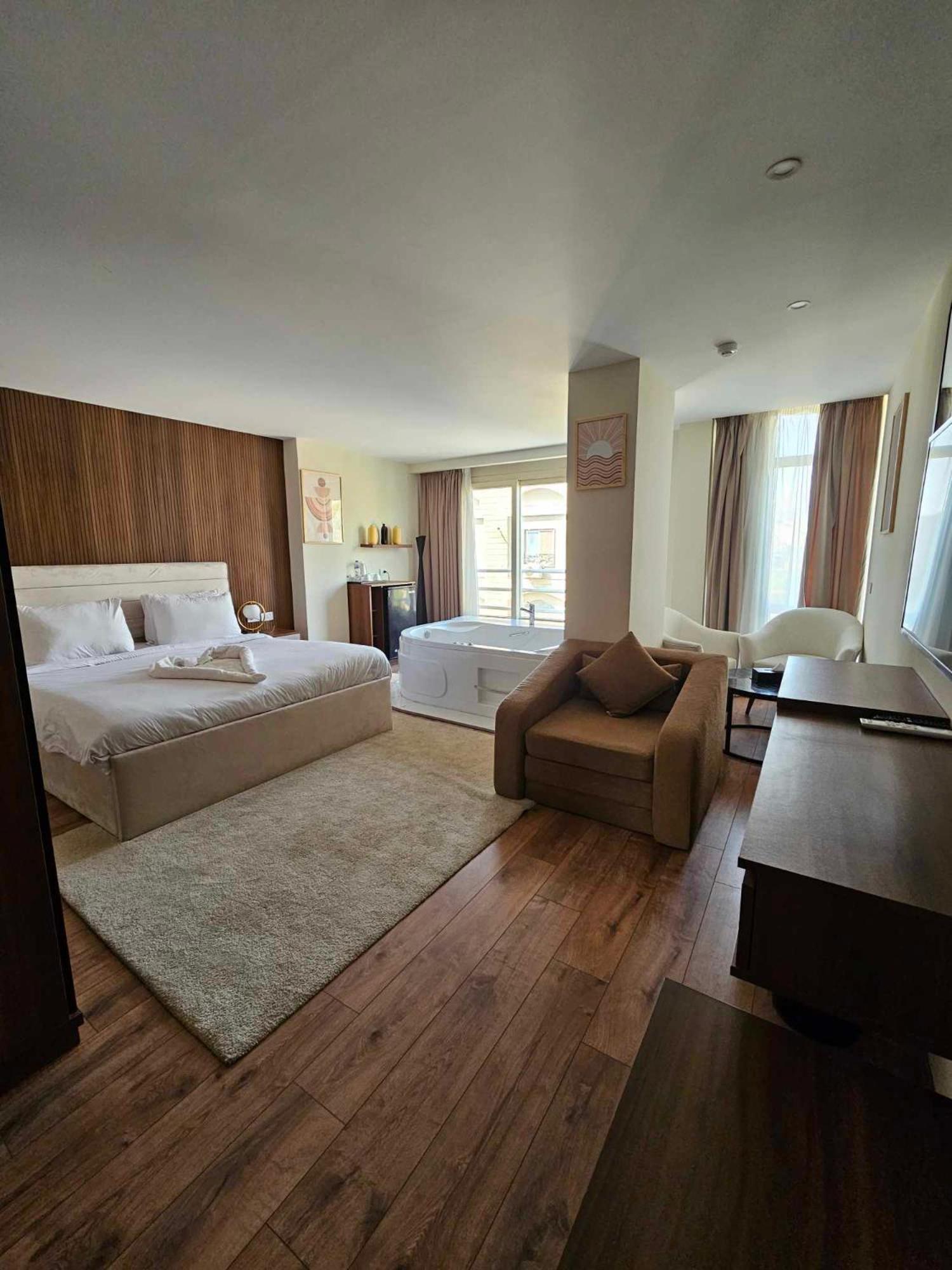 The Home Boutique Hotel Pyramids Inn Kafrat al Jabal Bagian luar foto